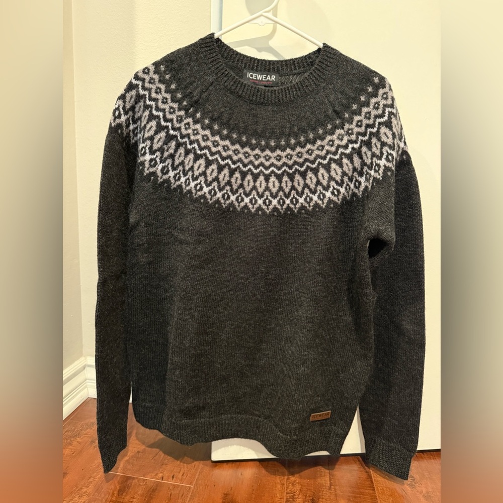 Icewear Iceland Astimar black men’s merino sweater - size Small NWT